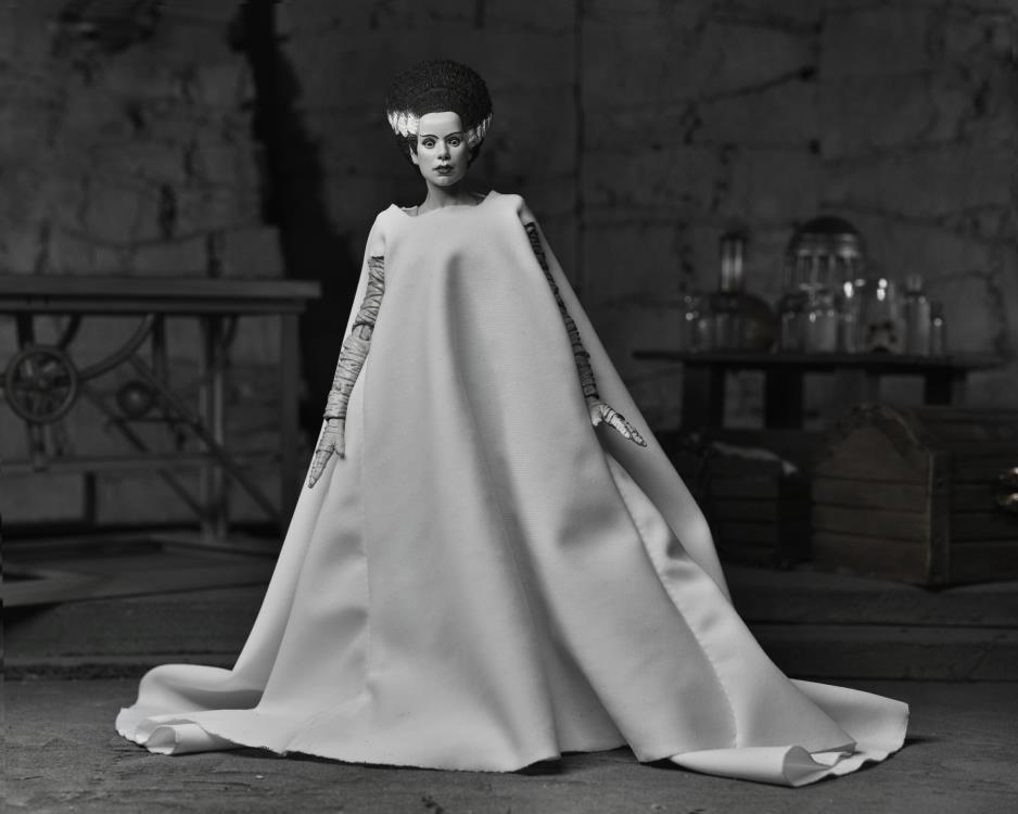 Neca bride of frankenstein black and white action figure (2)