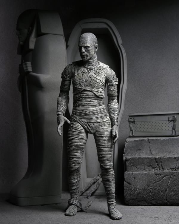 BBT - Universal Monsters Ultimate Mummy (Black & White) Figure out of an open coffin