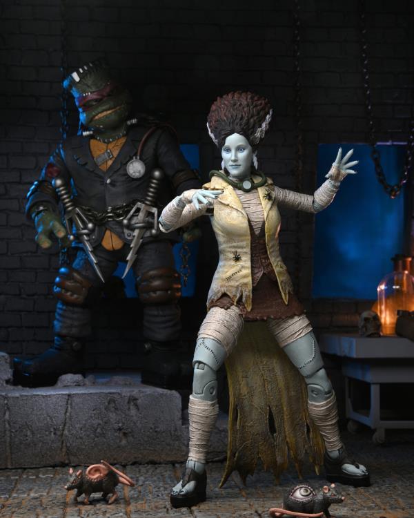 April O'Neil Bride Of Frankenstein Figure | Universal Monsters x