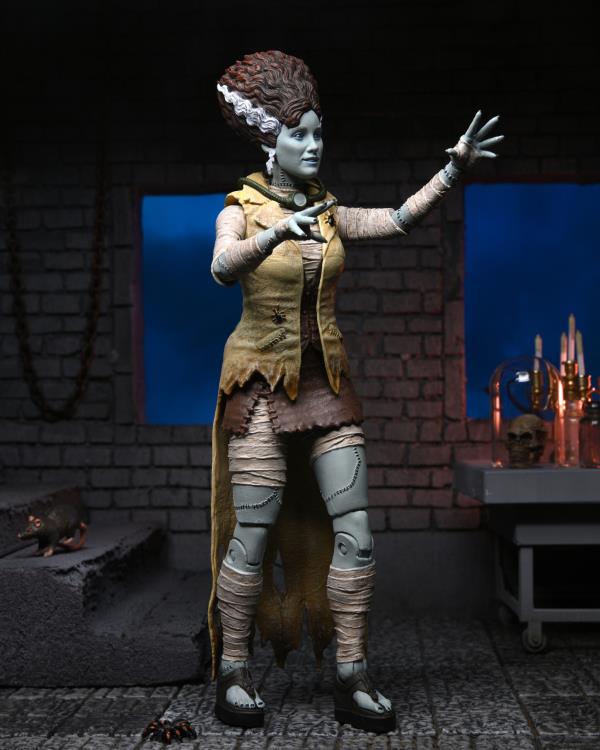 April O'Neil Bride Of Frankenstein Figure | Universal Monsters x